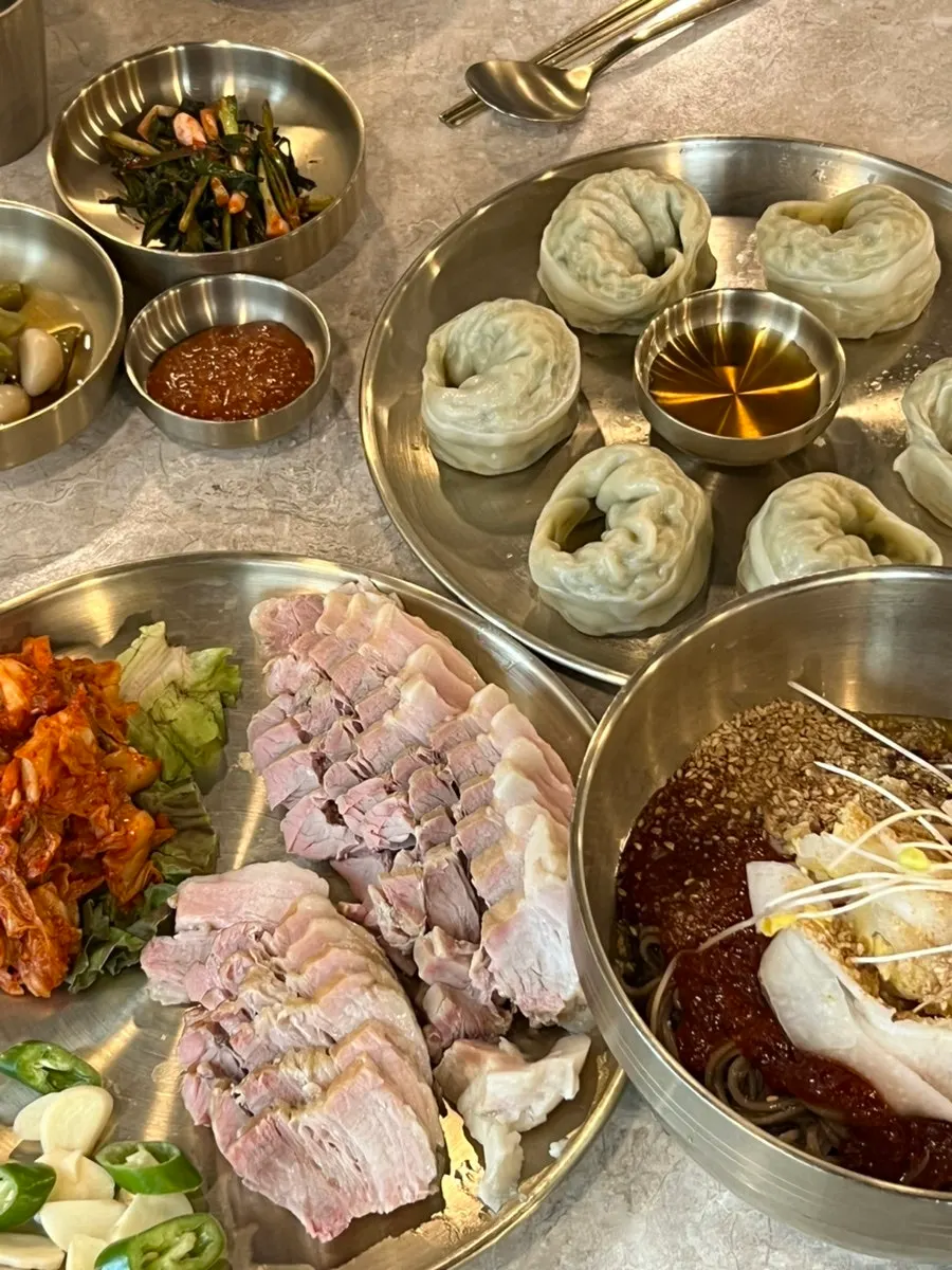 양재옥 주안상과 식사 메뉴가 적힌 메뉴판