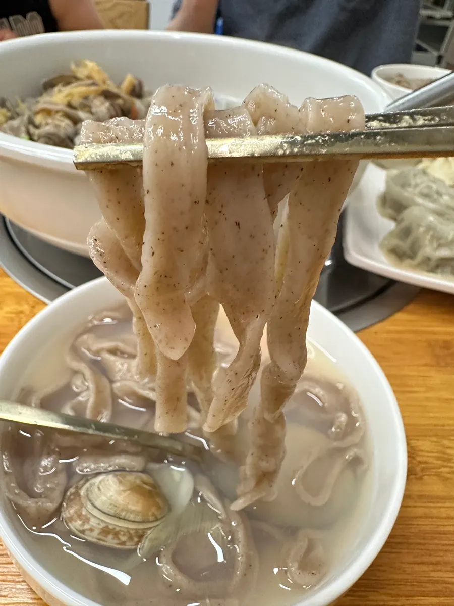 A photo of the clean buckwheat clam noodle soup broth