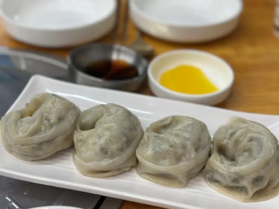 A photo of the stuffed dumpling with a sturdy filling