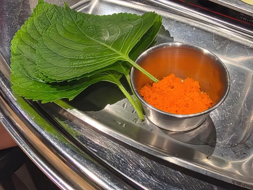 Perilla leaf wrap with flying fish roe and dakgalbi