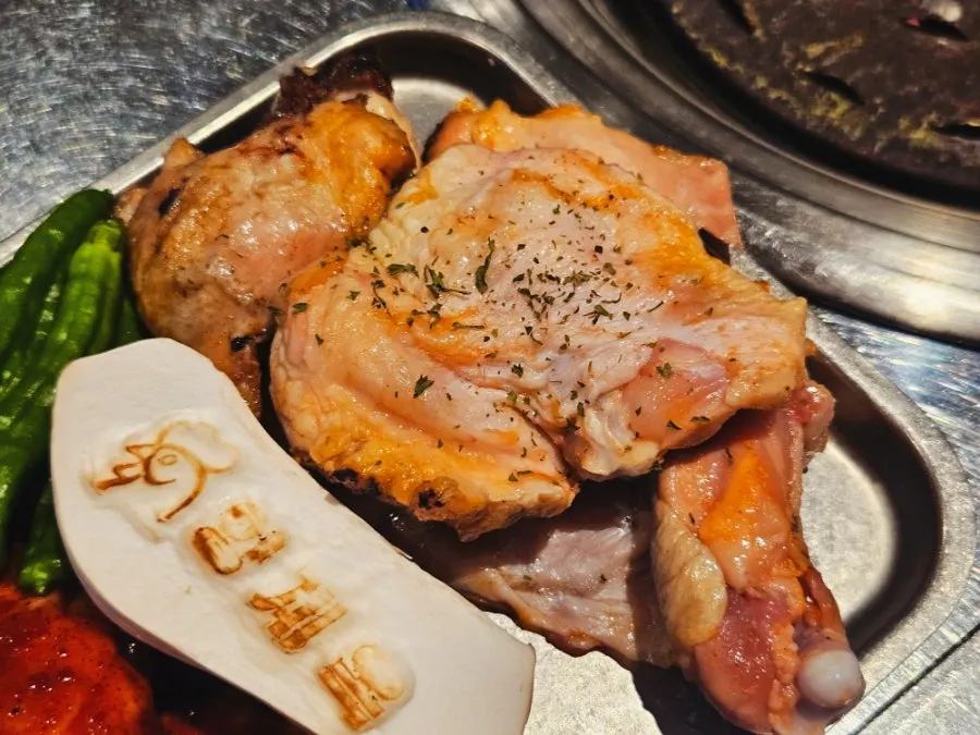Four types of sauce served with dakgalbi