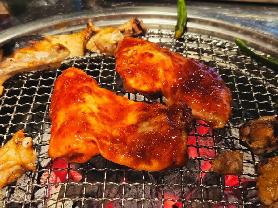 Charcoal-grilled gochujang dakgalbi