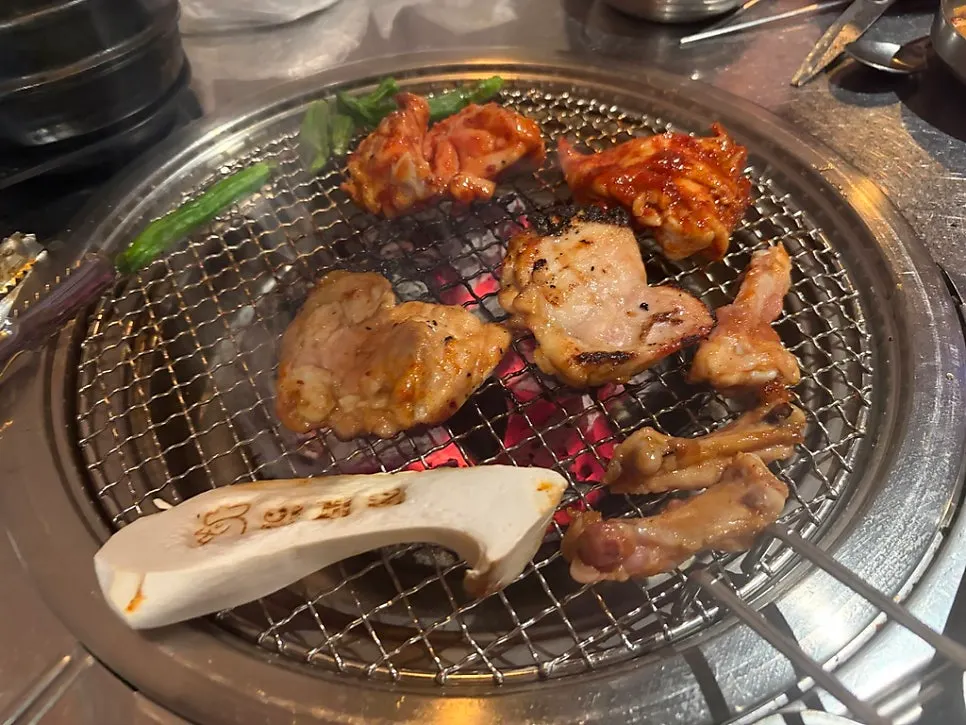 Dakgalbi grilling over charcoal