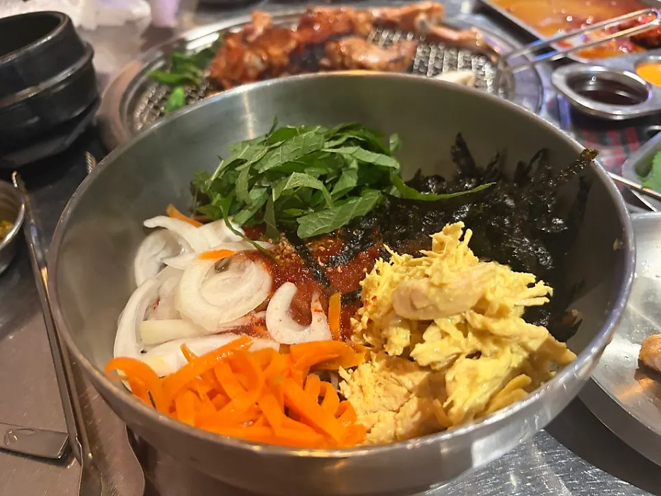 A bowl of Yanggyegok's deulgye guksu noodles