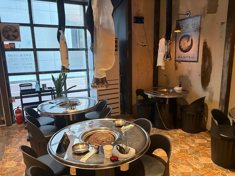 Tables with charcoal grill seating at Yanggyegok
