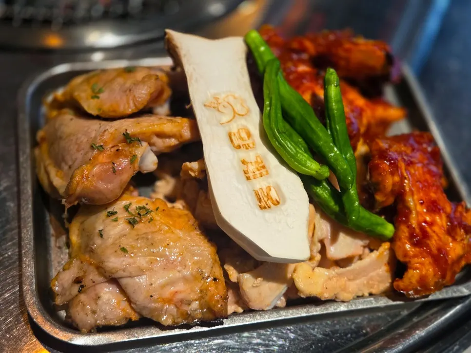 A charcoal dakgalbi meal at Yanggyegok