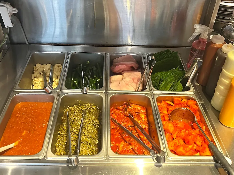 Yanggyegok side dishes and self-serve bar
