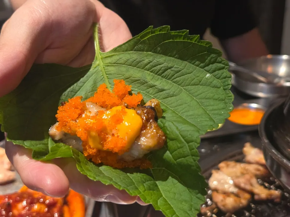 A dakgalbi wrap with flying fish roe