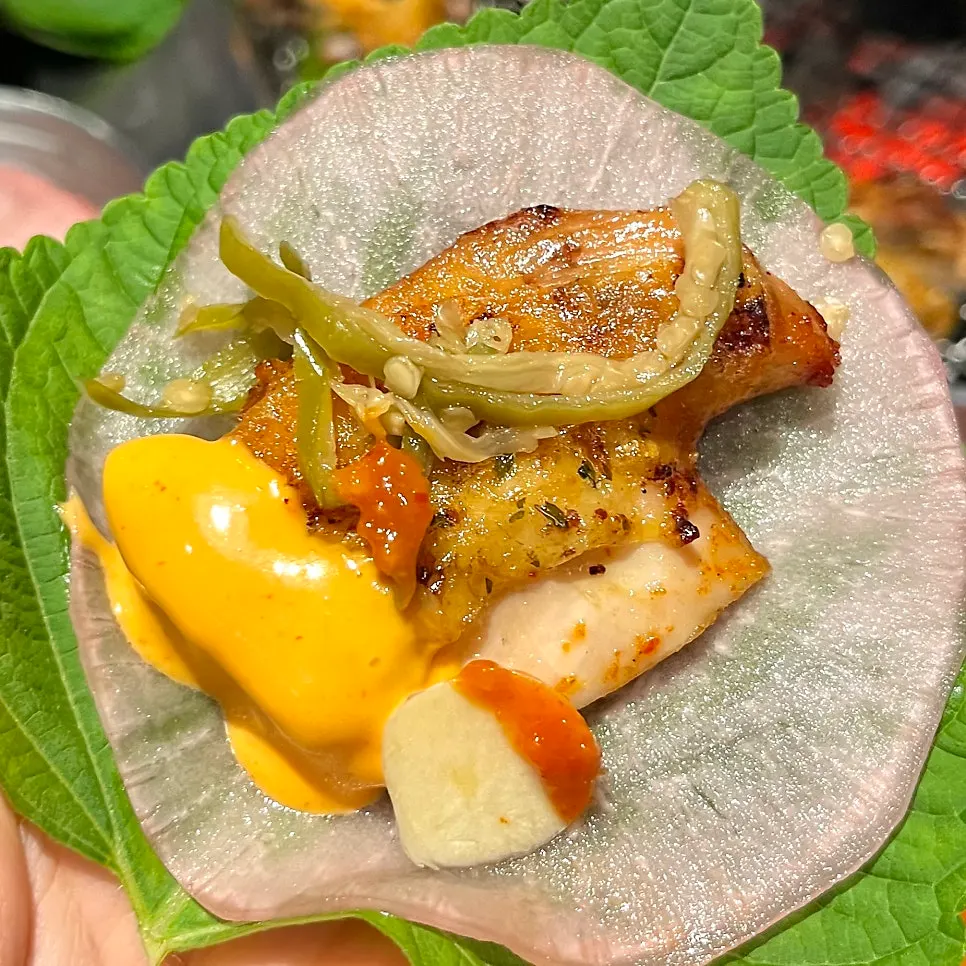 Seasoned sauce with salt chicken galbi