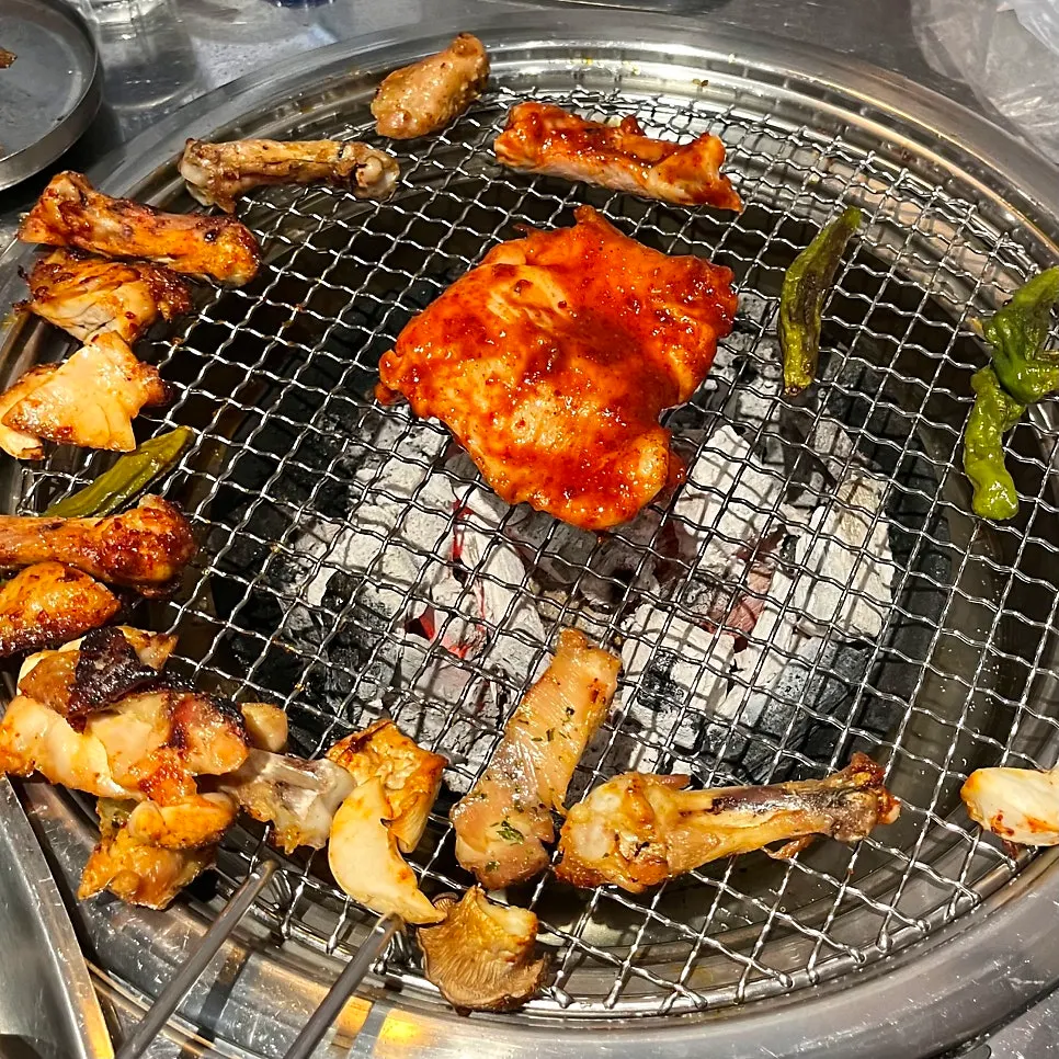 Gochujang charcoal-grilled chicken galbi