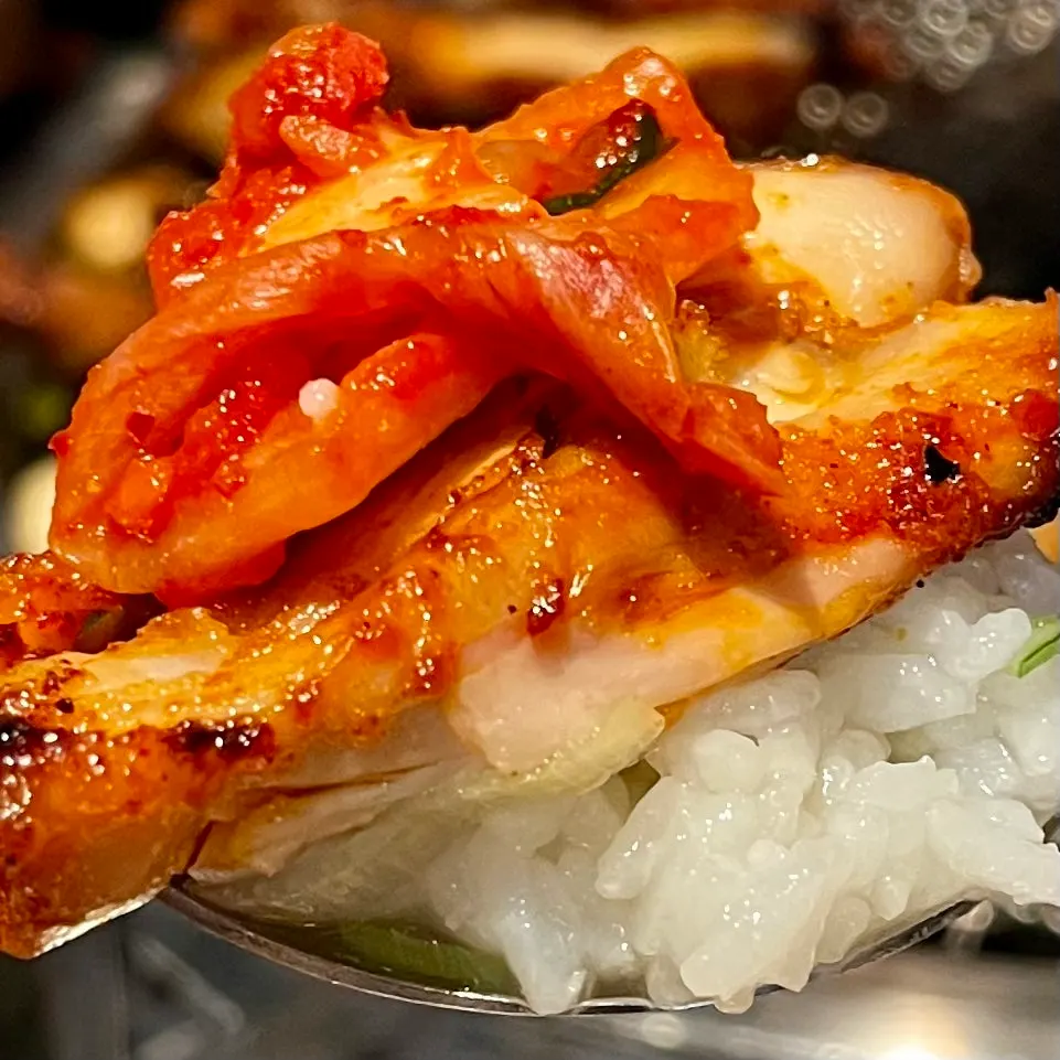 Chicken gomtang topped with kimchi and kkakdugi