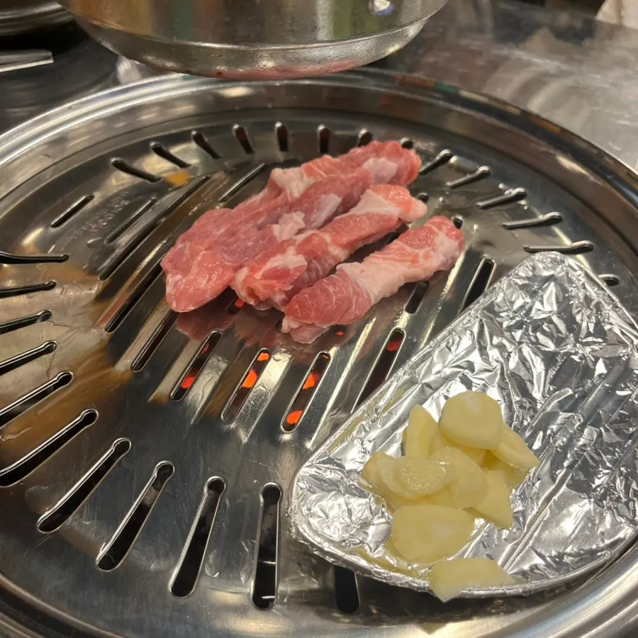비계로 기름칠하는 불판