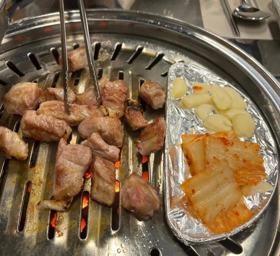 연탄구이 불판의 고기