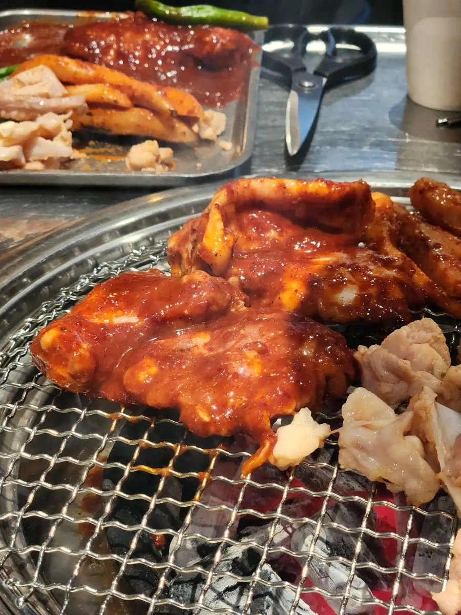 숯불에 구워지는 닭연골