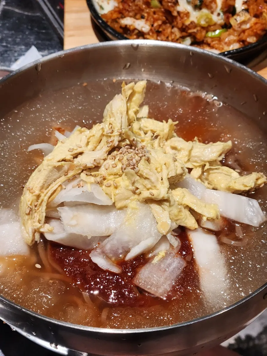 살얼음 낀 물막국수 한 그릇