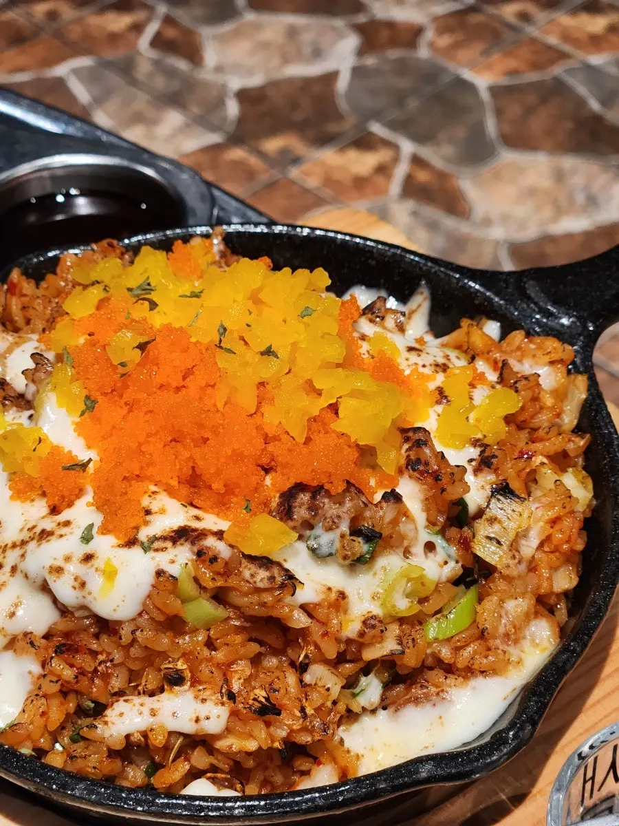 모짜렐라 치즈 듬뿍 올린 닭갈비 치즈볶음밥