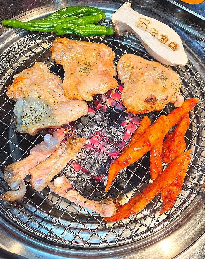 Salt dakgalbi cooking on the grill