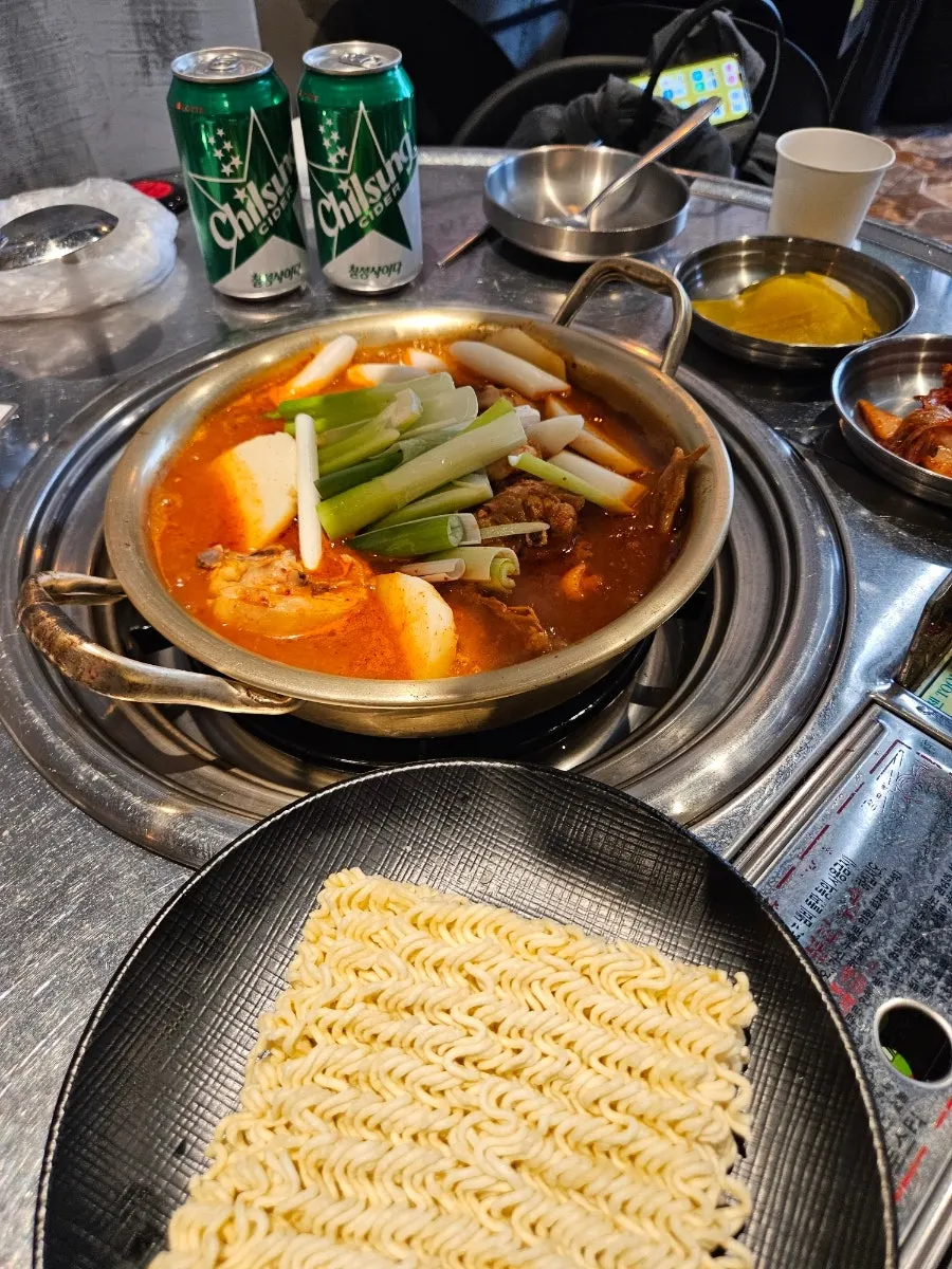 Dakdoritang table setting served with ramen noodles