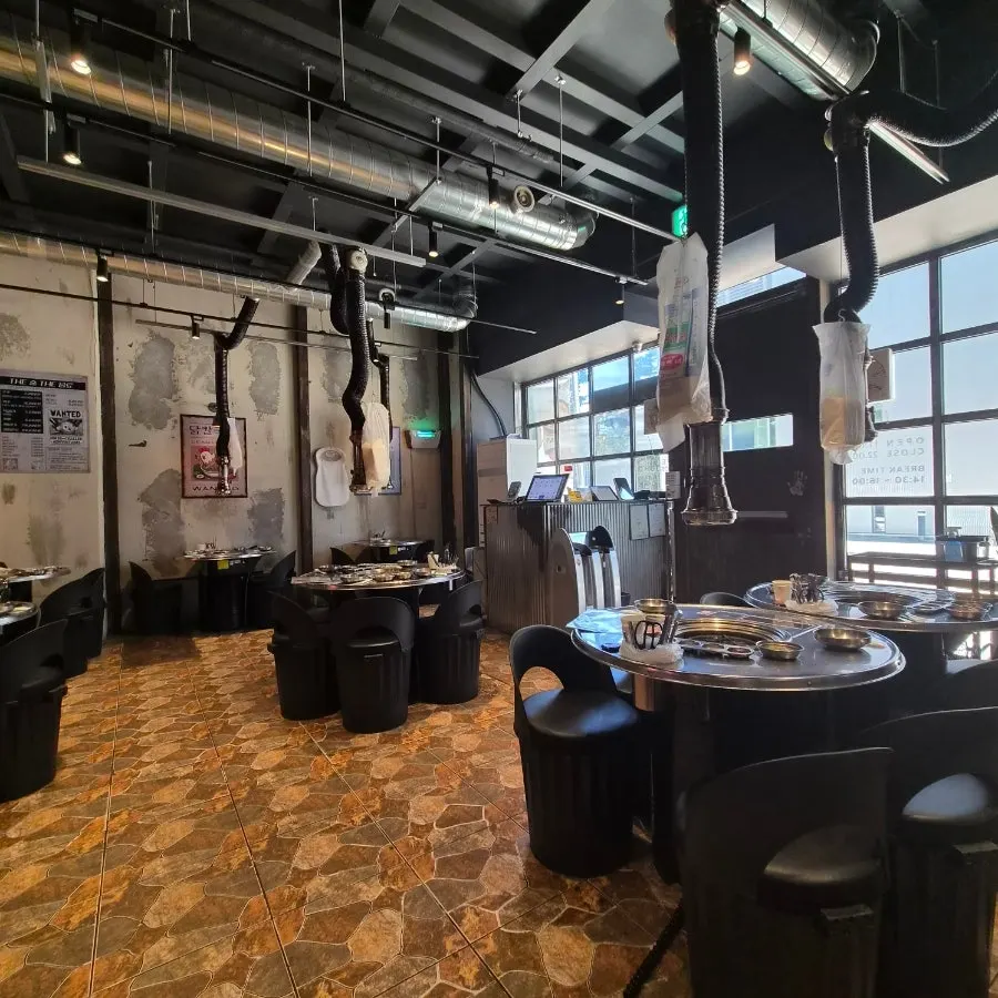 Group seating inside Yanggyegok