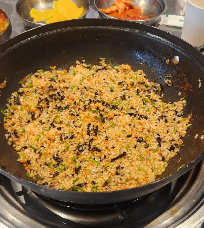 The finished fried rice, soaked in dakdoritang broth