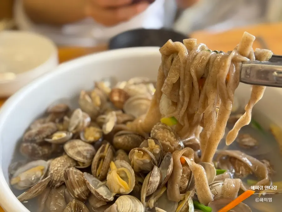 Buckwheat clam kalguksu at Seonbawi Memil Jangteo Yangjae Branch