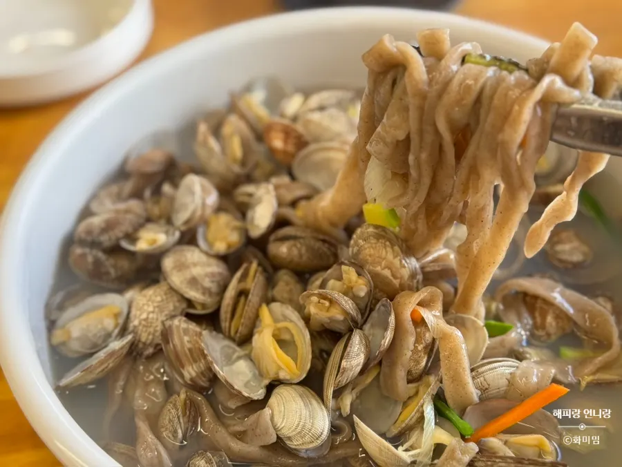 Clear dried-pollack and clam kalguksu broth