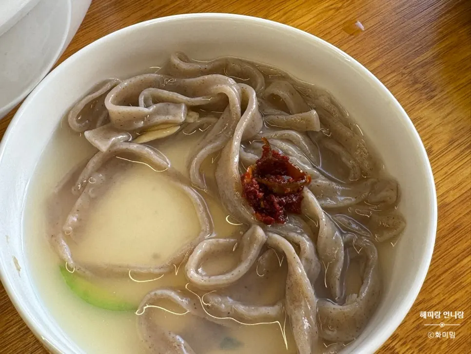 Buckwheat kalguksu with seasoning sauce