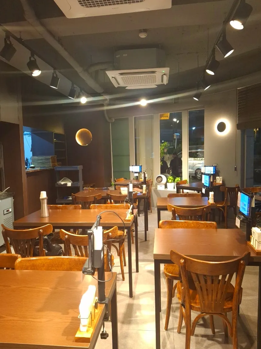 양재카츠 창가 혼밥용 1인석