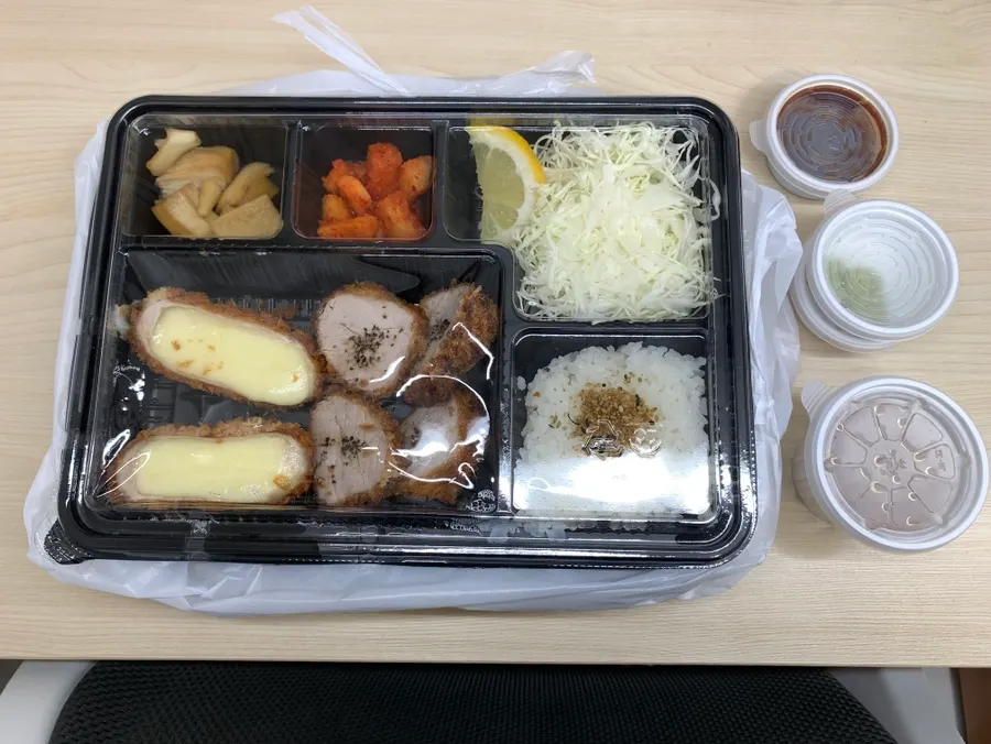 양재카츠 포장 용기 구성