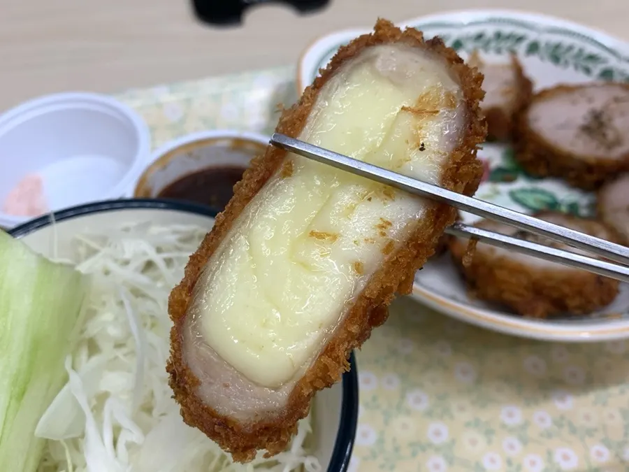 모짜렐라치즈가 늘어나는 치즈카츠