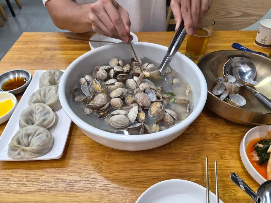 A plump king mandu about the size of a fist