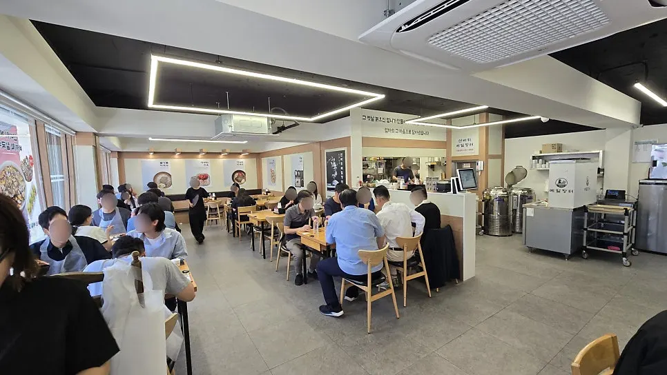 Full exterior view of Seonbawi Memil Jangteo Yangjae Branch