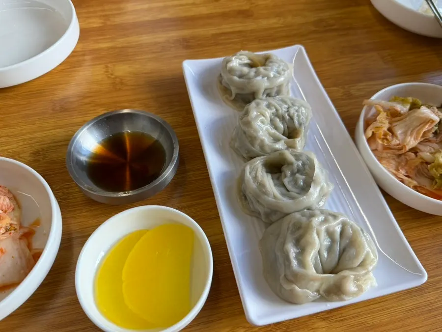 속이 촉촉한 고기 왕만두 단면