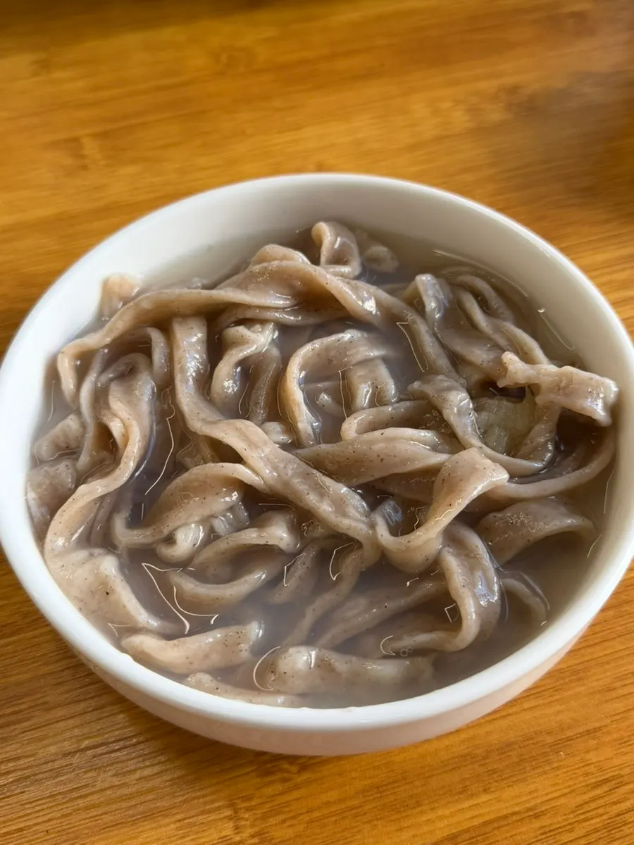 메밀면을 잘 먹는 아기