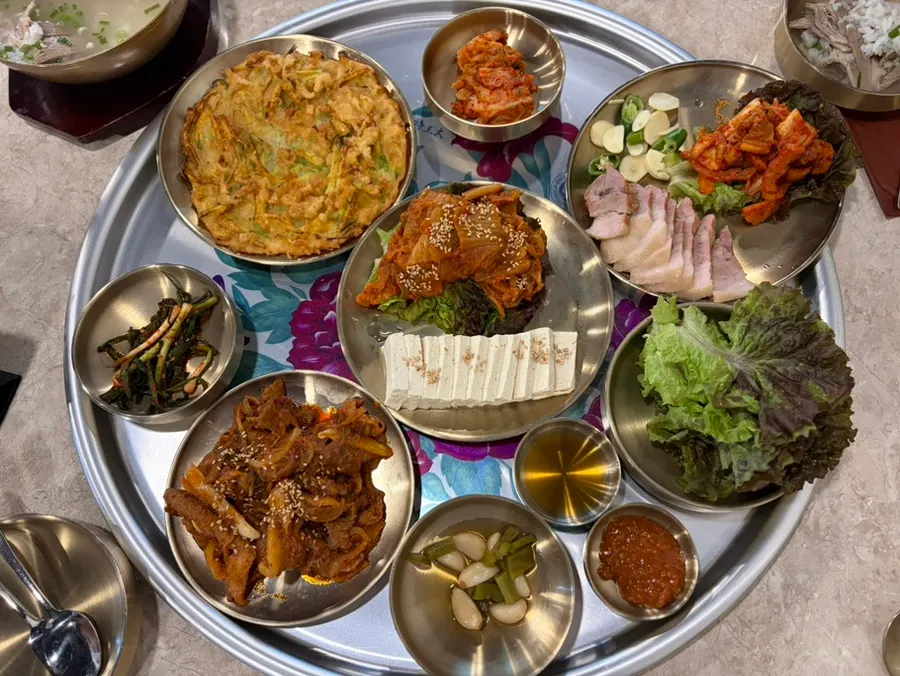 Yangjaeok's juanjang set served on a stainless steel tray