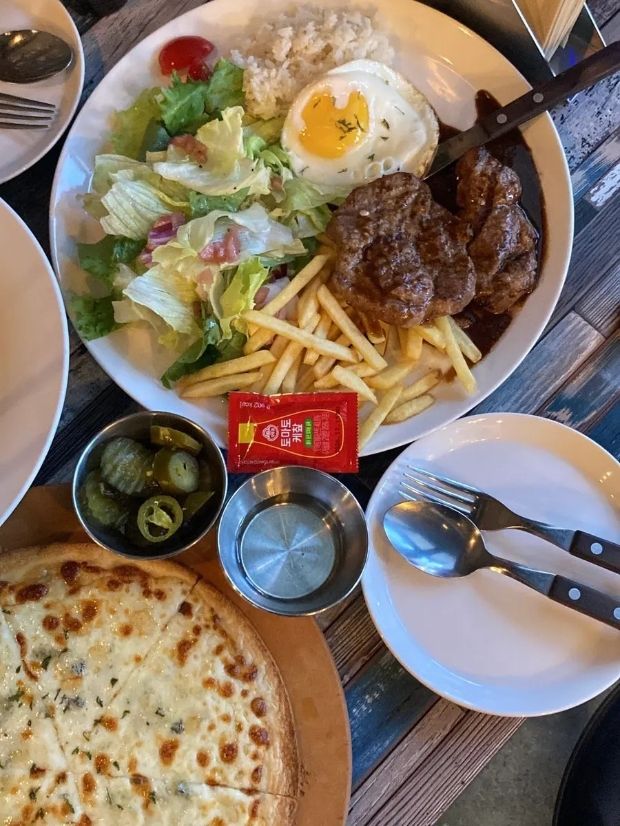 Dishes laid out on the table at Pasta Gram Yangjae Main Branch