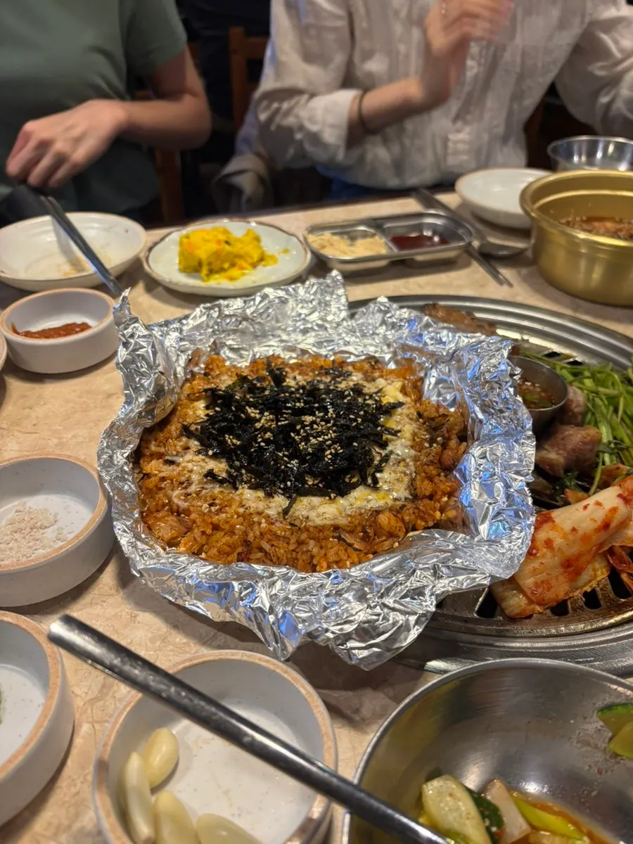 눈꽃치즈를 추가한 특제김치볶음밥