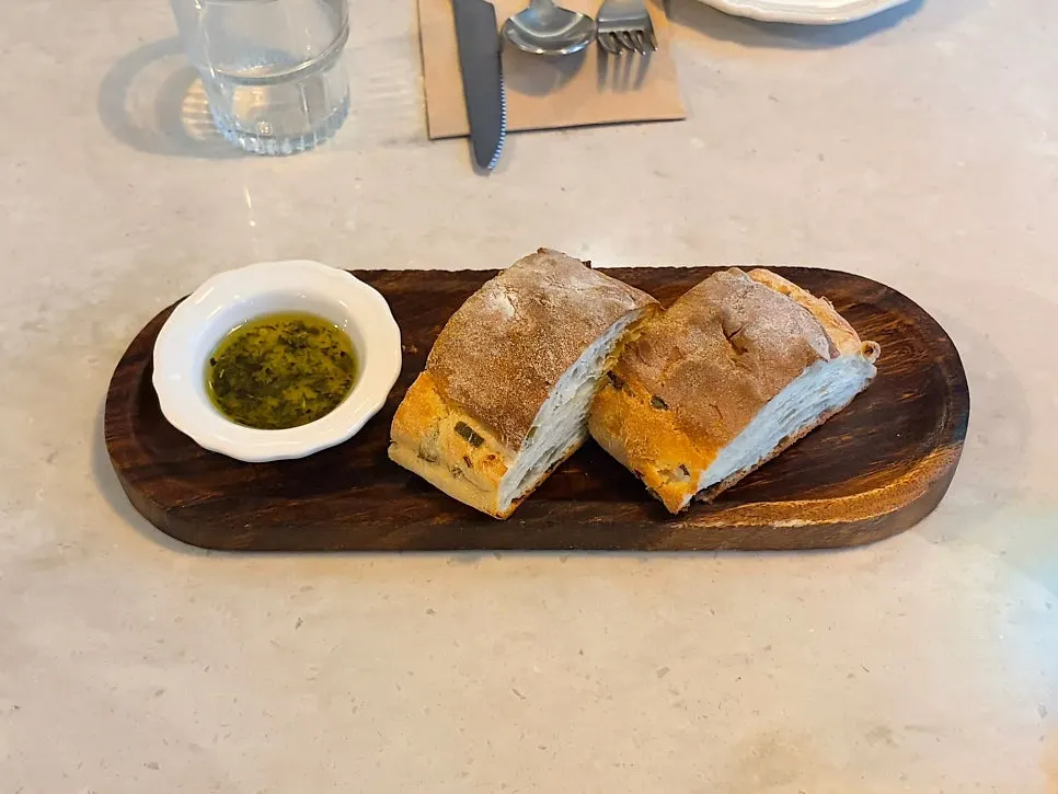 Pre-meal bread with olive oil
