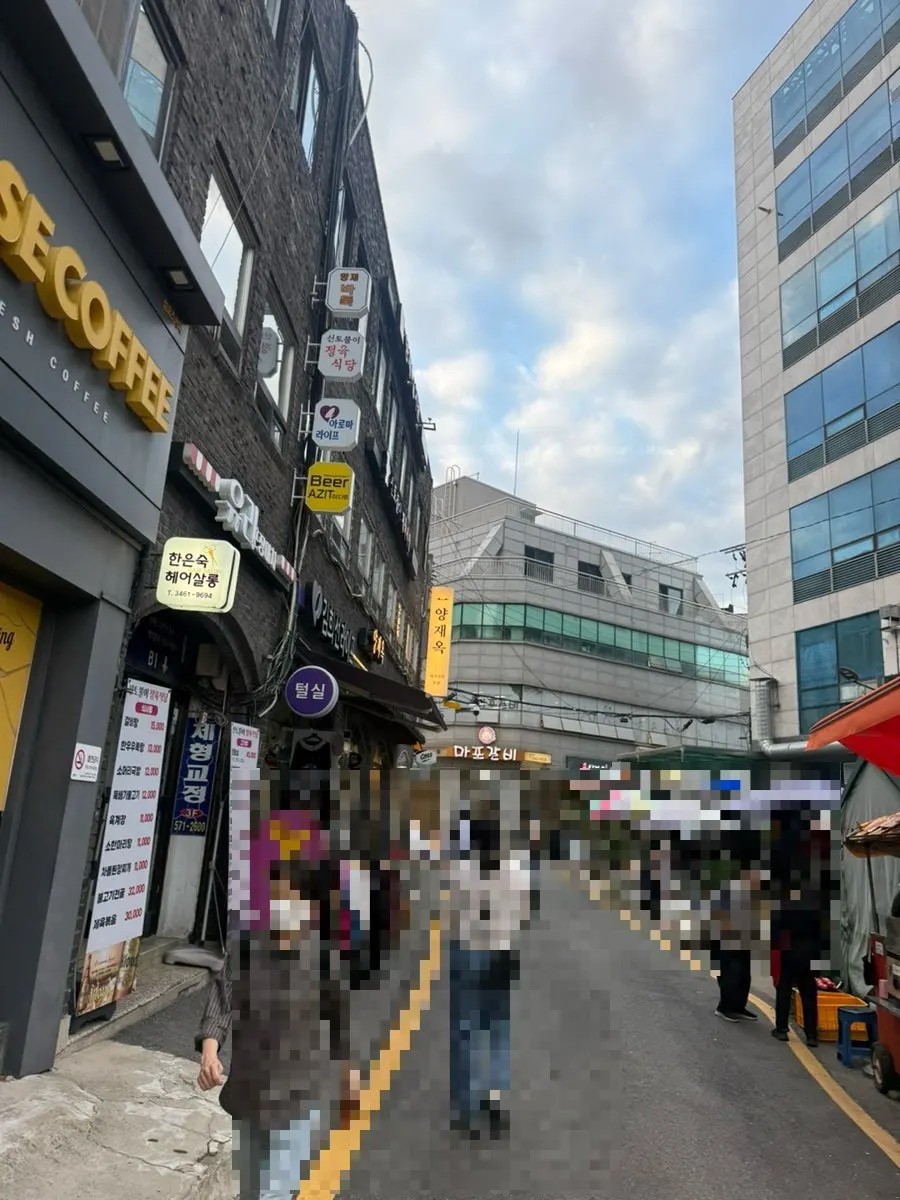 The Yangjaeok sign visible right after the turn