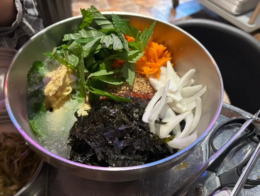 A bowl of deulkkae bibim makguksu
