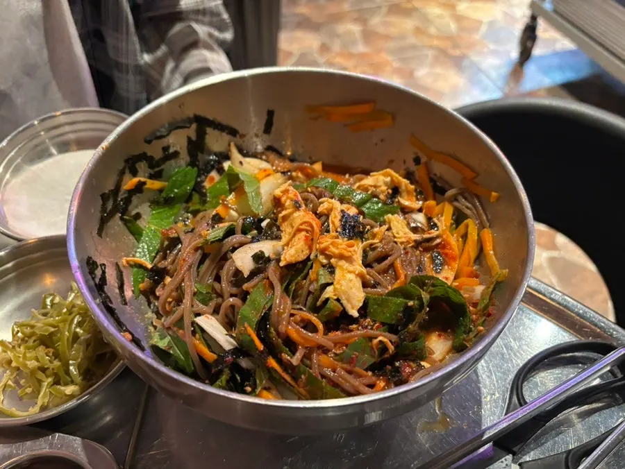 Deulkkae bibim makguksu eaten alongside dakgalbi
