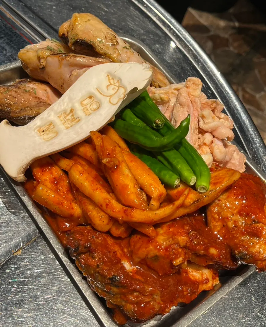 Charcoal-grilled chicken spread at Yanggyegok near Yangjae Station
