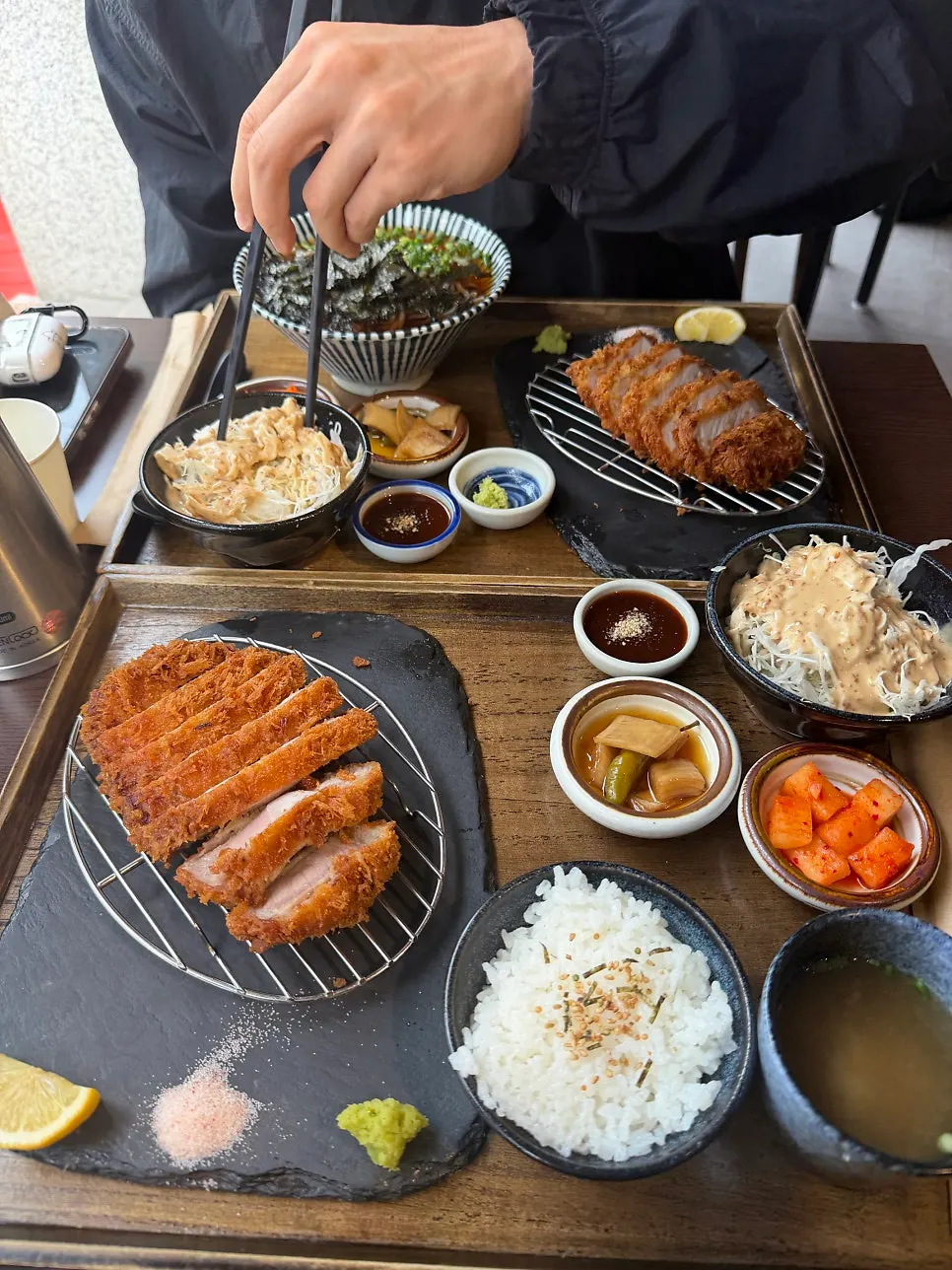 Refillable rice and side dishes