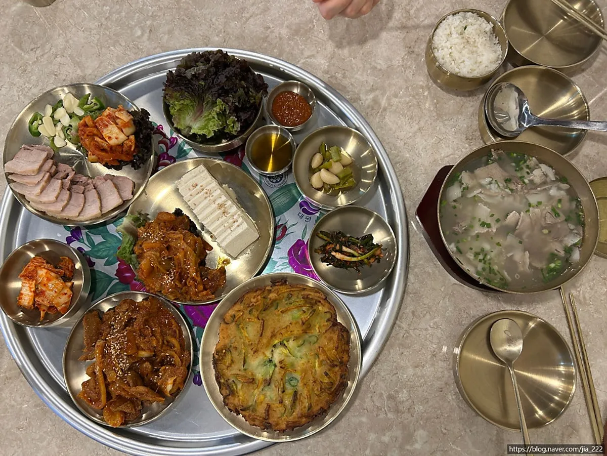 Table spread with juanjang, pork gomtang, and rice