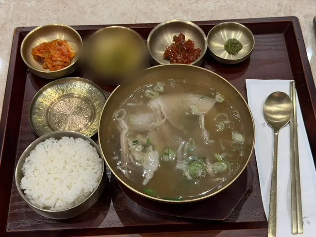 Comparison of pork gomtang single dish and set