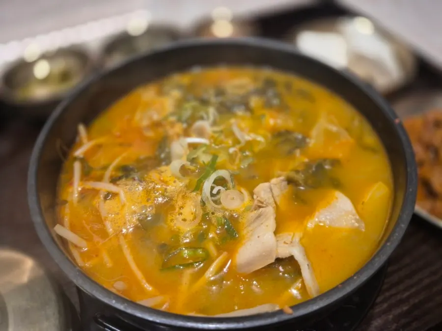 Spicy gomtang set served in brassware