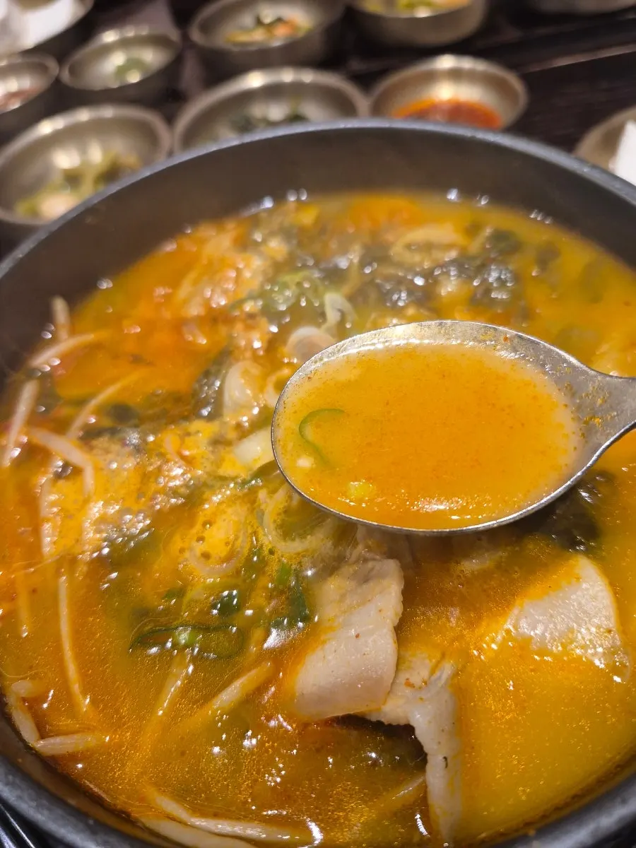 Vertical photo of the spicy gomtang set