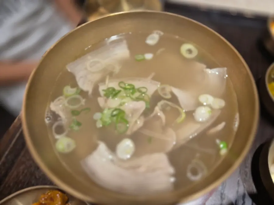 Clear-broth pork gomtang set