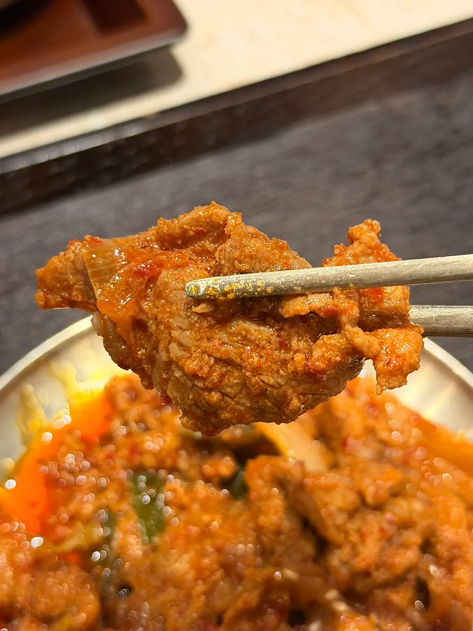 작은 접시에 담긴 매콤달콤 제육볶음