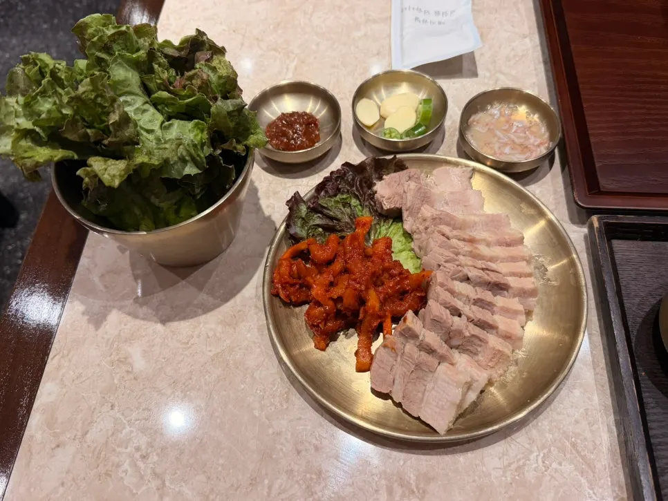 두툼하게 썬 양재옥 수육